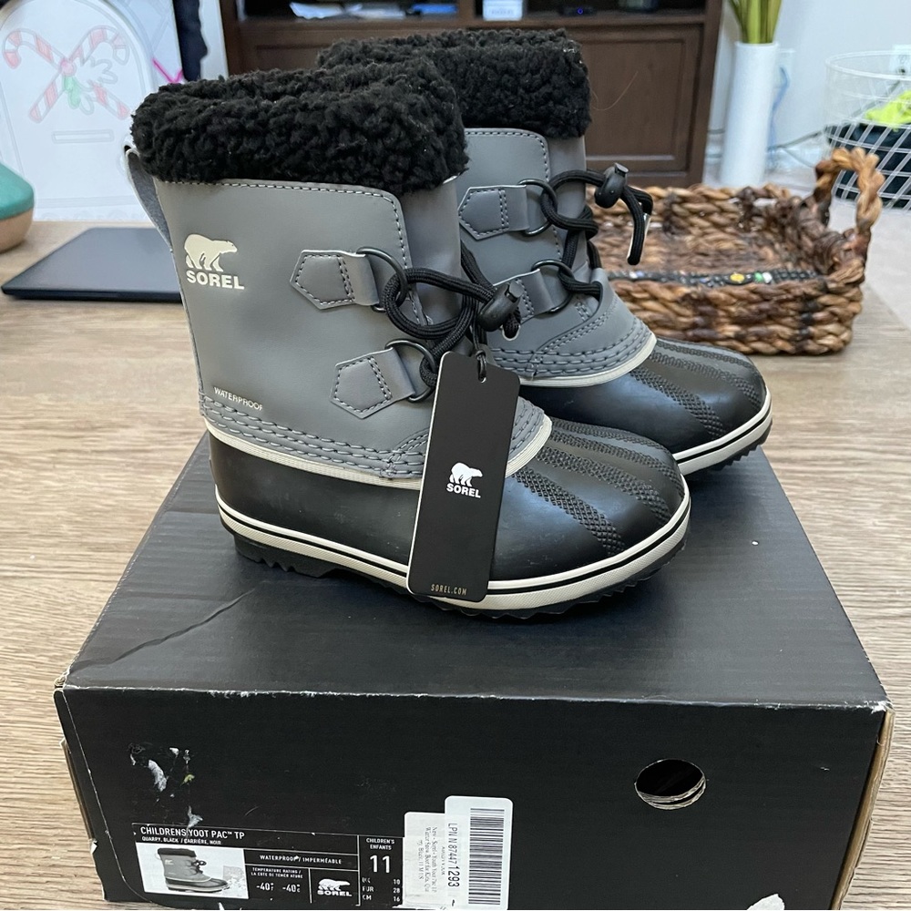 Sorel Yoot Pac Tp Gray Kids Snow Boot New, never worn